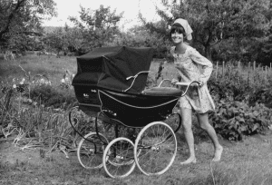 How to choose the right prenatal - Audrey Hepburn pushing a pram in black and white